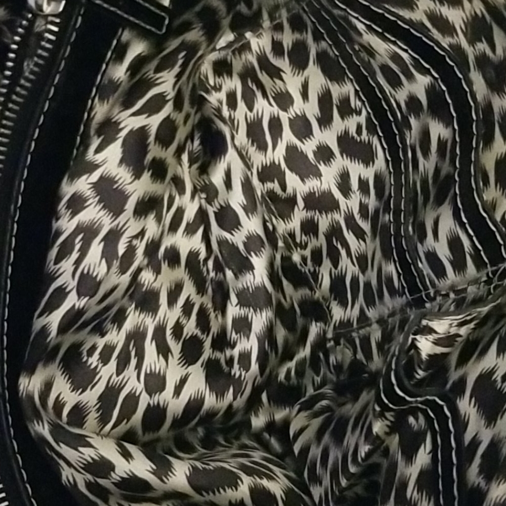 Guess purse - Picture 4 of 16
